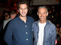 Paul Belmondo Pose Avec Son Fils Victor La Ressemblance Avec Tele Star Victor belmondo's films include deaf hearts, de gaulle, versus, all inclusive. paul belmondo pose avec son fils victor