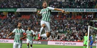 Uğur demirok 1988 yılında i̇stanbul'da doğdu. Ugur Demirok Tan Dikkat Ceken Paylasim