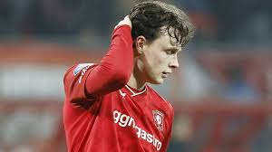 Twentse overmacht slaat om in wanhoop, kansen Excelsior-B • PSV morst punten tegen NAC