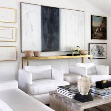 White Living Room With Splashes Of Black And Gold Accents Livingroominspiration De Small Living Room Decor Living Room Decor Apartment Minimalist Living Room