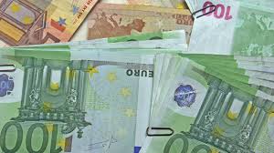 Je suis seule avec deux enfants(5 et 13 ans). Banque Comment Retirer Des Billets De 100 Ou 200 Euros