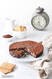 Biscotti secchi, savoiardi, creme a base di formaggio, panna o yogurt e poi frutta fresca, secca o sciroppata, creme spalmabili di tanti gusti diversi. Torta Al Cacao E Biscotti Senza Cottura La Tana Del Coniglio
