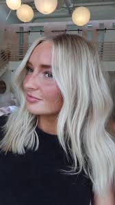 Just a quick chop & then extensions back in again. Its the cycle of that  hair extension life #bluntbob #lob #bluntcut #fallhaircut #brightblonde  #icyblonde #blondeshorthair #blondelonghair ...