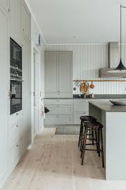 You can use one color above and one below or simply have your kitchen island sport the accent color. 37 Gorgeous And Inviting Modern Country Kitchens Digsdigs