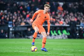 Barcelona pun menyiapkan nama erik ten hag sebagai kandidat pelatih baru musim depan. Erik Ten Hag Points Out Exactly How Barcelona Should Use De Jong
