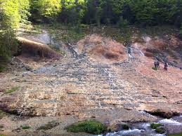 Exista o urlatoare si in vama buzaului, noi suntem obisnuiti cu cea din busteni. Cascada Urlatoarea Din Vama Buzaului Romania Mama Stiri Administratie Publica Anunturi Joburi Turism Sport Lifestyle Divertisment