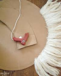 Diy Juju Hat Feather Wall Hanging The Chronicles Of Home Feather Wall Hanging Diy Feather Decor Juju Hat