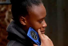 Malgre malfwa yo fè video kò li kap sikile sou tout nèt la, fanmi Kabiru  rete konfidan ke Kabiru vivan: Benedict Kabiru, se non 2èm jèn polisye  Kenyan sa ki tonbe anba