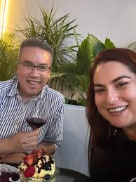 Hoy quiero desear lo mejor a mi estimada Fany Lozano, que tengas un feliz  cumpleaños, es un día especial así que a festejar al máximo, y nos vemos  para comer pastel. Un