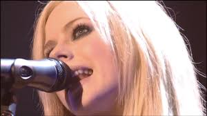 Pin de Blackcoloredgirl en Avril Lavigne/LittleBlackstar