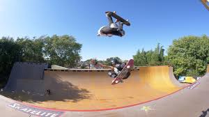 British skateboarder sky brown says her helmet and arm saved her life after being involved in a horrific fall during training. Almost 12 Jahrige Sky Brown Skatet Mit Tony Hawk Die 30 Meter Grosse Mega Ramp Boardstation De Skateboard News Videos Und Mehr