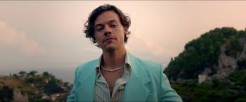I still remember liam's shaggy hair days, and don't even get me started about zayn with that blonde streak (i know he. Catch Harry Styles Long Locks Flowing In The Wind One Last Time In His New Golden Music Video