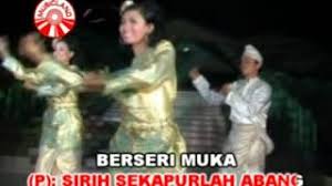 Download mp3 budi setahun segunung intan dan video mp4 gratis. Ahmad Jais Kartina Dahari Budi Setahun Segunung Intan Karaoke Youtube