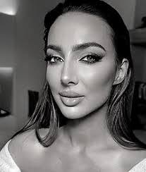 Cassie Rowan's Instagram, Twitter & Facebook