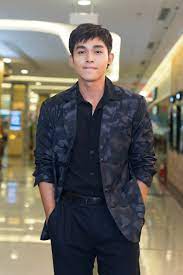Jun phạm (tên thật phạm duy thuận) sinh ngày 24/07/1989, từng được mọi người biết đến là thành viên của nhóm 365. Jun Pháº¡m Tráº£i Nghiá»‡m Moi TrÆ°á»ng Quan Ä'á»™i Ä'áº§y Kháº¯c Nghiá»‡t