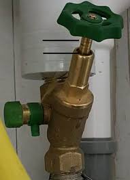 Bedingt durch die große luftfeuchtigkeit im bad die entlüftung kann zentral über einen schacht erfolgen. Wasserleitung Fur Aussenanschlusse Entleeren Mikrocontroller Net