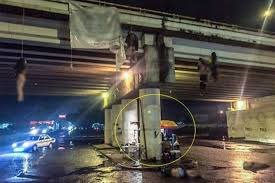 Uruapan is one of the oldest cities in mexico. Sorprende Imagen De Vendedor De Hamburguesas Frente A Cuerpos En Uruapan Normalizacion De La Violencia