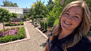 I wonder why Laura always wore black leggings when Mary never wore any  leggings?