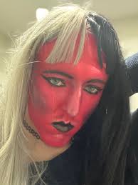 È la prima volta che posto il mio trucco, sono un po' nervosa 🙈 :  r/UnconventionalMakeup