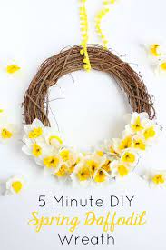 5 Minute Spring Daffodil Wreath Holiday Crafts Diy Spring Diy Wreaths