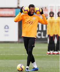 Galatasaraylı ryan donk , surinam milli takımı ile çıktığı ilk maçta golünü attı. Haberaslan Cezasi Biten Ryan Donk Un Instagram Facebook