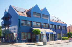 R+v versicherung, union investment, bausparkasse schwäbisch hall) zusammen. 2014 Sanierung Raiffeisenbank Gilching Holzapfel Architekten