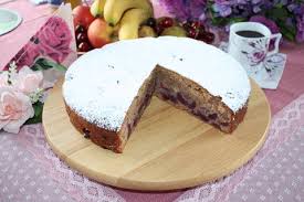 In schwaben werden die kutteln in streifen geschnitten, in einer mehlschwitzegedünstet und durch die zugabe von essig oder wein gesäuert. Kochbuch Schwabischer Kirschplotzerkochbuch Schwabischer Kirschplotzer