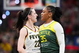 La dura vida de Caitlin Clark en la WNBA: derrotas, ira de las rivales y  racismo