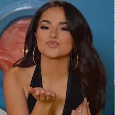 Leslie Gil (@lelyy_gil)