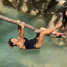 «δεν έχω λόγο να παντρευτώ, αλλά δεν έχω γίνει γαμοφοβική. H Ellh Kokkinoy Pozarei Me Magio Kai Mas Apodeiknyei Pws H Hlikia Einai Apla Enas Ari8mos Greek Music To The Max