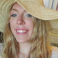 Emmaleena Wood (@brave_face_on)