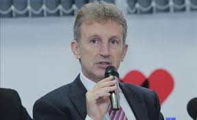 La era de Roca en El Salvador comienza con un llamado a siete extranjeros