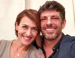 After going to sic and returning to queluz de baixo station to promote her new book. Fatima Lopes E Realizador De Cristina Ferreira Mostram Verdadeiro Valor Da Amizade