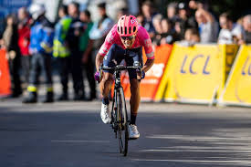 Daniel felipe martínez poveda (born 25 april 1996) is a colombian professional road racing cyclist, who currently rides for uci worldteam ef education first. Daniel Felipe Martinez Renueva Hasta 2022 Con El Ef Education First