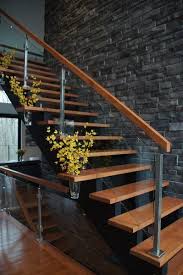 Prestige Metal Installation Trinity Rail And Trim Une Tendance Du Design Interieur Pour Les Escaliers Lacie In 2020 Stair Railing Design Modern Stairs Glass Stairs