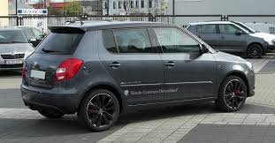 Während der bisherige skoda fabia zum schluss optisch doch ein bisschen in die jahre gekommen war, bringt das das thema fabia rs hat sich entsprechend auch erledigt. File Skoda Fabia 1 4 Tsi Dsg Rs Ii Facelift Heckansicht 2 2 April 2011 Dusseldorf Jpg Wikimedia Commons