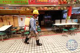 本土疫情持續擴散，彰化因為葡萄染疫婦人曾參加喜酒，大規模千人 快篩 ，今天（18 日）下午彰化縣長王惠美召開記者會表示 ，目前全國麗園的員工篩檢陰性、昨天又篩檢了 400 多人. å‡å½°åŒ–ç¢ºè¨ºè€…è¶³è·¡ç˜‹å‚³å®³æ…˜å•†å®¶35æ­²å¥³èªé€ è¬ æç½°3ç™¾è¬
