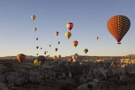 Un site local a declarat cauza oficială a prăbuşirii. Festivalul Baloanelor Cu Aer Cald Din Cappadocia Turcia