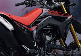 Nah yang kedua ini kaya motor trail terbaru honda, crf 150l dengan warna putih dikombinasikan. 3 Warna Honda Crf 150 Terbaru 2021 Spesifikasi Harga Otomotifo Otomotifo
