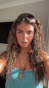 Leah Short's Instagram, Twitter & Facebook