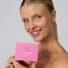 Tara Maynard's Instagram, Twitter & Facebook