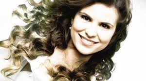 Resultado de imagem para aline barros