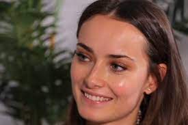 Главная холостячка страны ксения мишина продолжает делиться с поклонниками подробностями своей жизни. Kseniya Mishina Ostavila Lyubovnoe Poslanie Na Mashine Aleksandra Ellerta Novini Ukrayinci