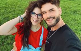 Cleopatra stratan (born 2003), daughter of romanian singer, pavel stratan, is one of the youngest people la vârsta de trei ani (at the age of 3) was a double platinum disk in the summer of 2006. Edward Sanda Picture With Family What Cleopatra Stratan S In Laws Look Like