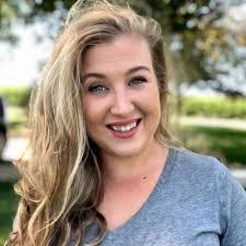 Holly Portis's Instagram, Twitter & Facebook