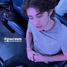 AI Chat Hub:EltonHuffman's Characters & Profile|Free Online Chatbot & AI  Roleplay