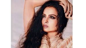 When Rekha opened up about being badnaam for being a sex maniac in her  biography & said It is sheer fluke I have never got pregnant