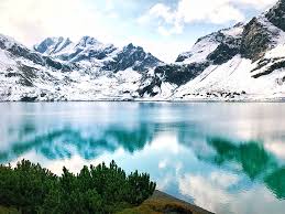 De afwisseling van de witte winter naar de prachtige zomer in oostenrijk met de lieflijke dalen en imposante bergen maakt dit land populair als vakantieland. 4 Redenen Om Deze Zomer Naar Vorarlberg In Oostenrijk Te Gaan