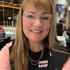 Twin sisters brought the house down with “Gimme Gimme Gimme”