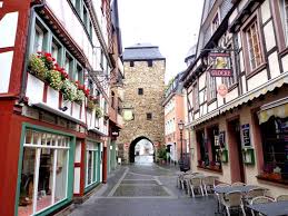 Die stadt richtete dafür eine zentrale koordinierungsstelle ein. Ahrsteig 6 Etappe Walporzheim Bad Neuenahr